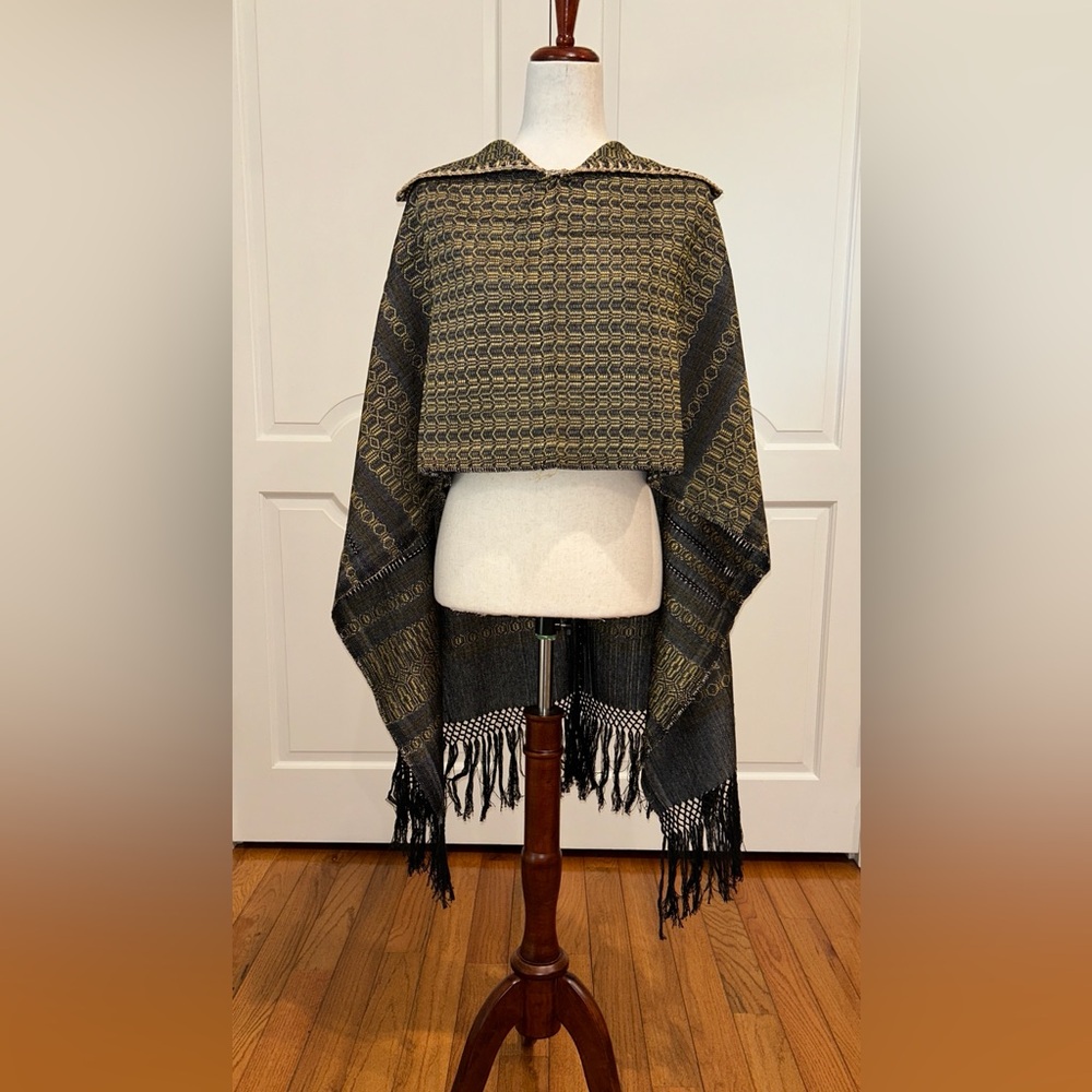 Traditional Mexican rebozo from Oaxaca. Mexican shawl. Rebozo Fringed vest.